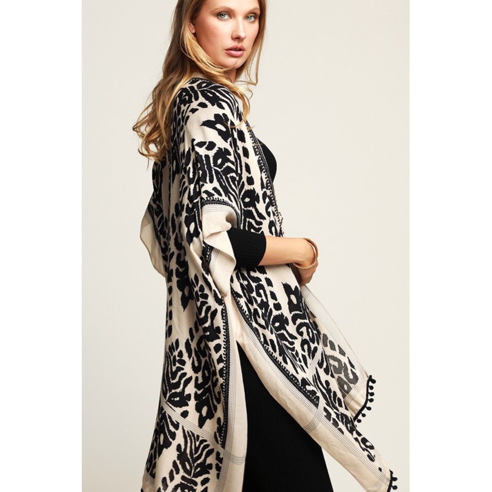 Juliette Black and Ivory Boho Kimono Top - Picture 2 of 4